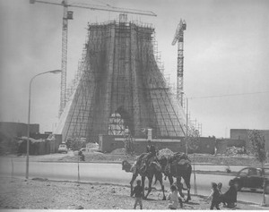 برج آزادي تهران در حال ساخت